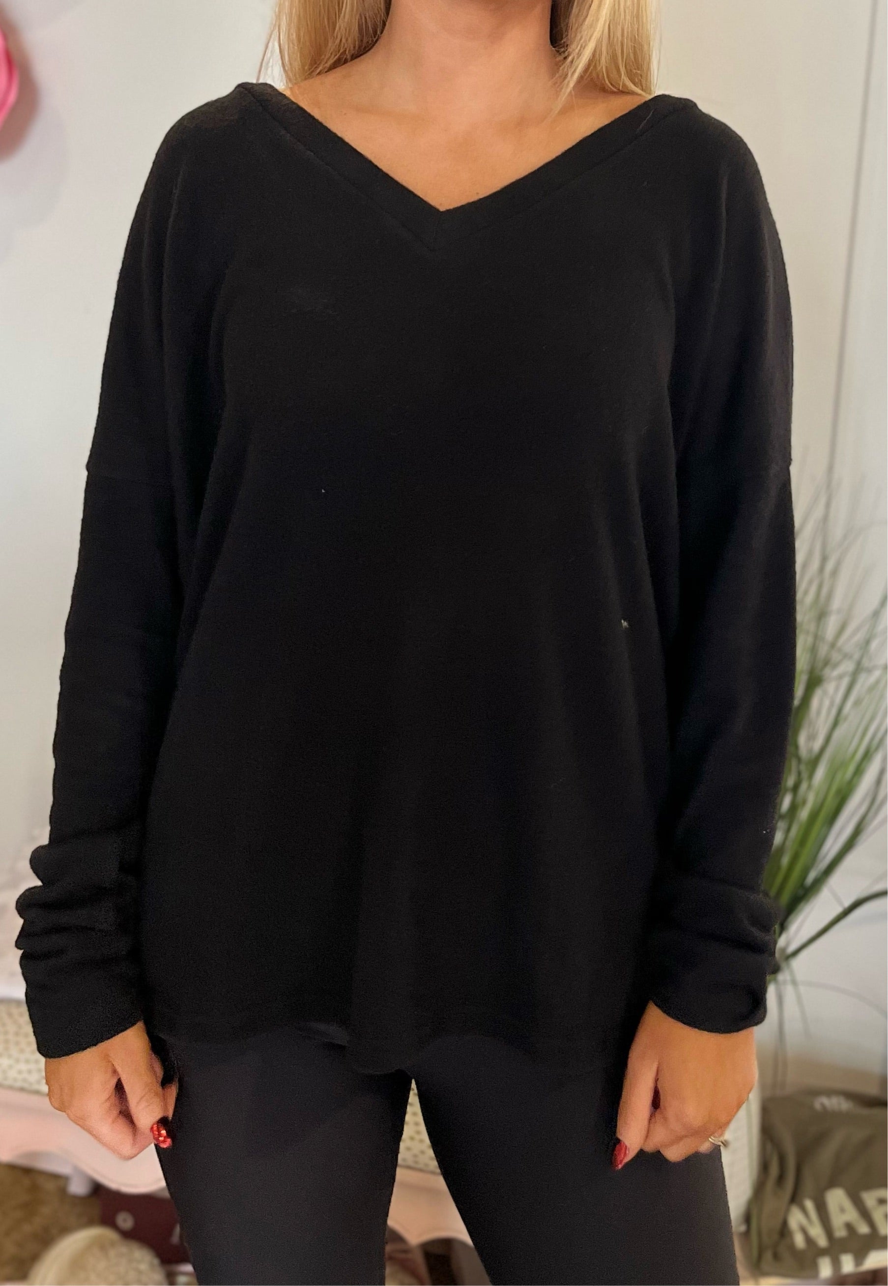 BRUSHED V-NECK KNIT TOP - BLACK