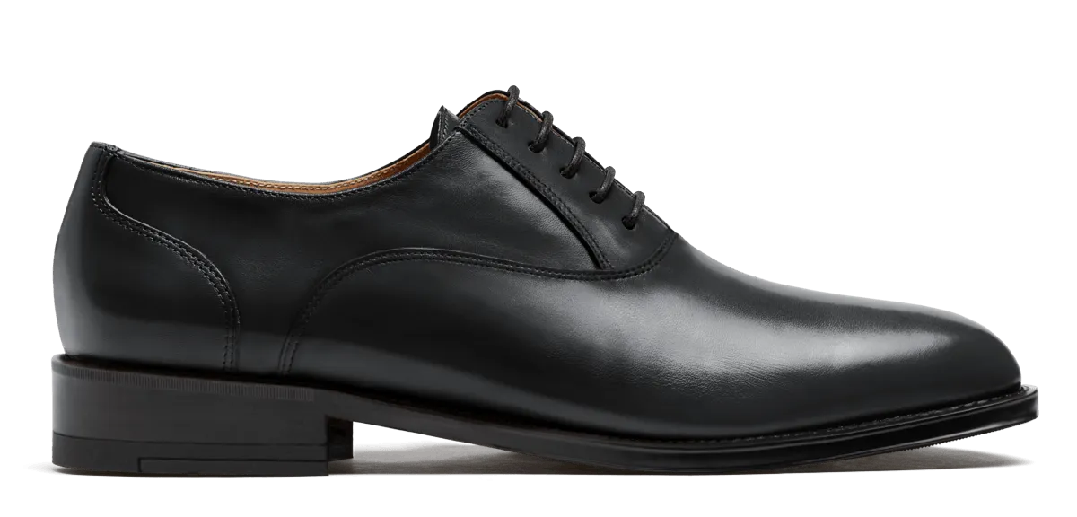 Oxford shoes in black leather