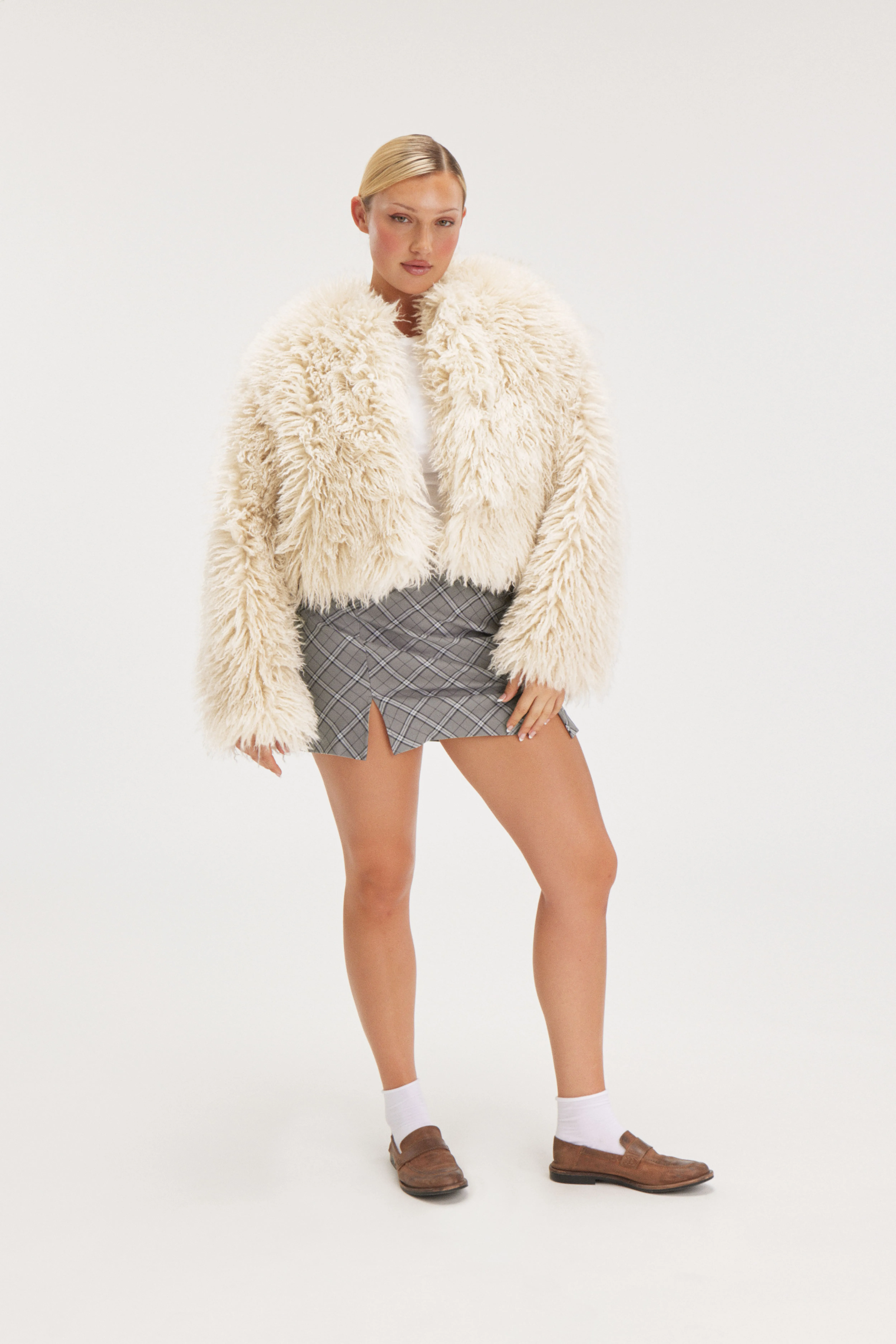 Short Faux Fur Jacket - Round neck - Long sleeve - Off-white - Ladies | H&M GB