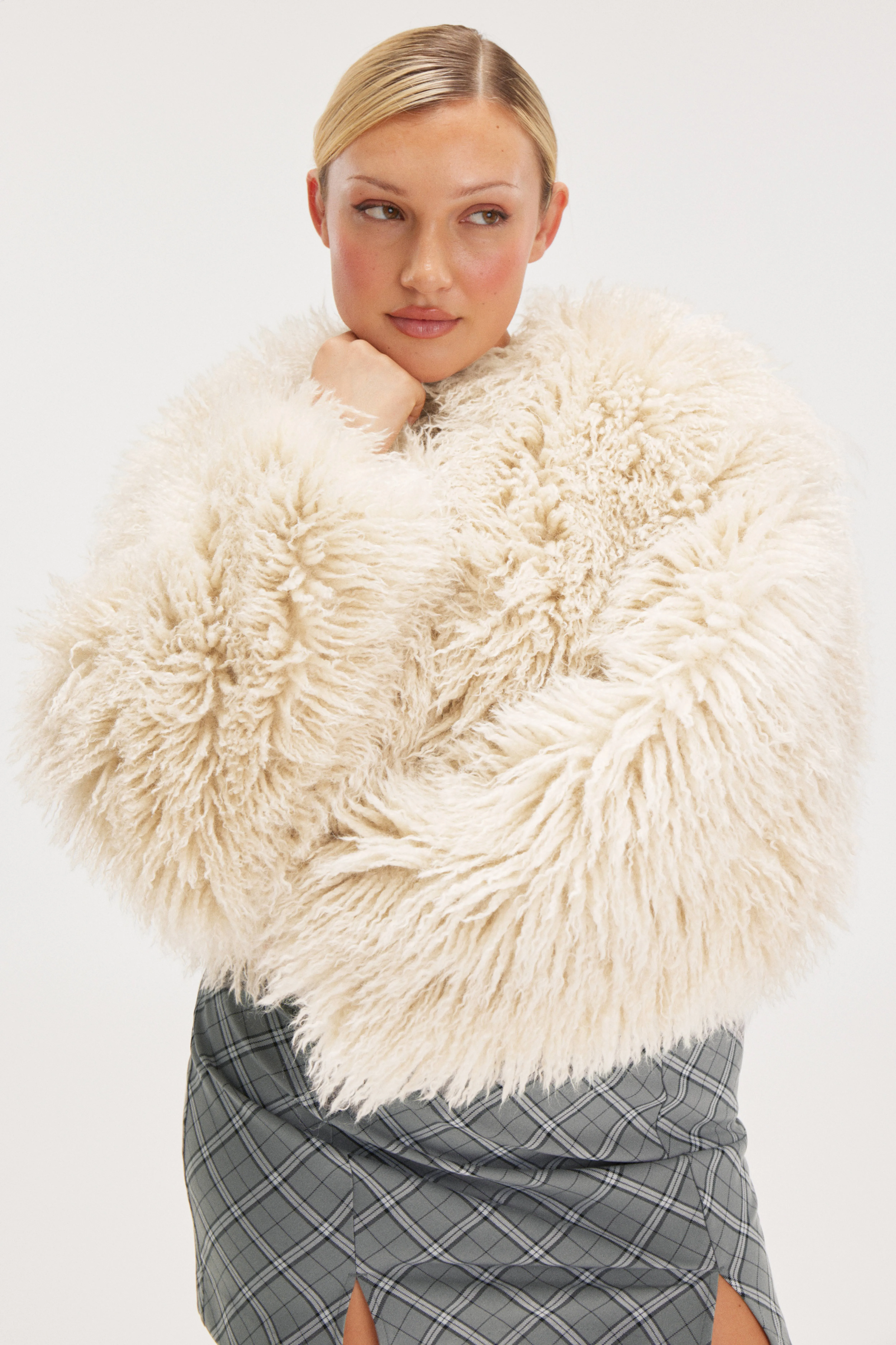 Short Faux Fur Jacket - Round neck - Long sleeve - Off-white - Ladies | H&M GB