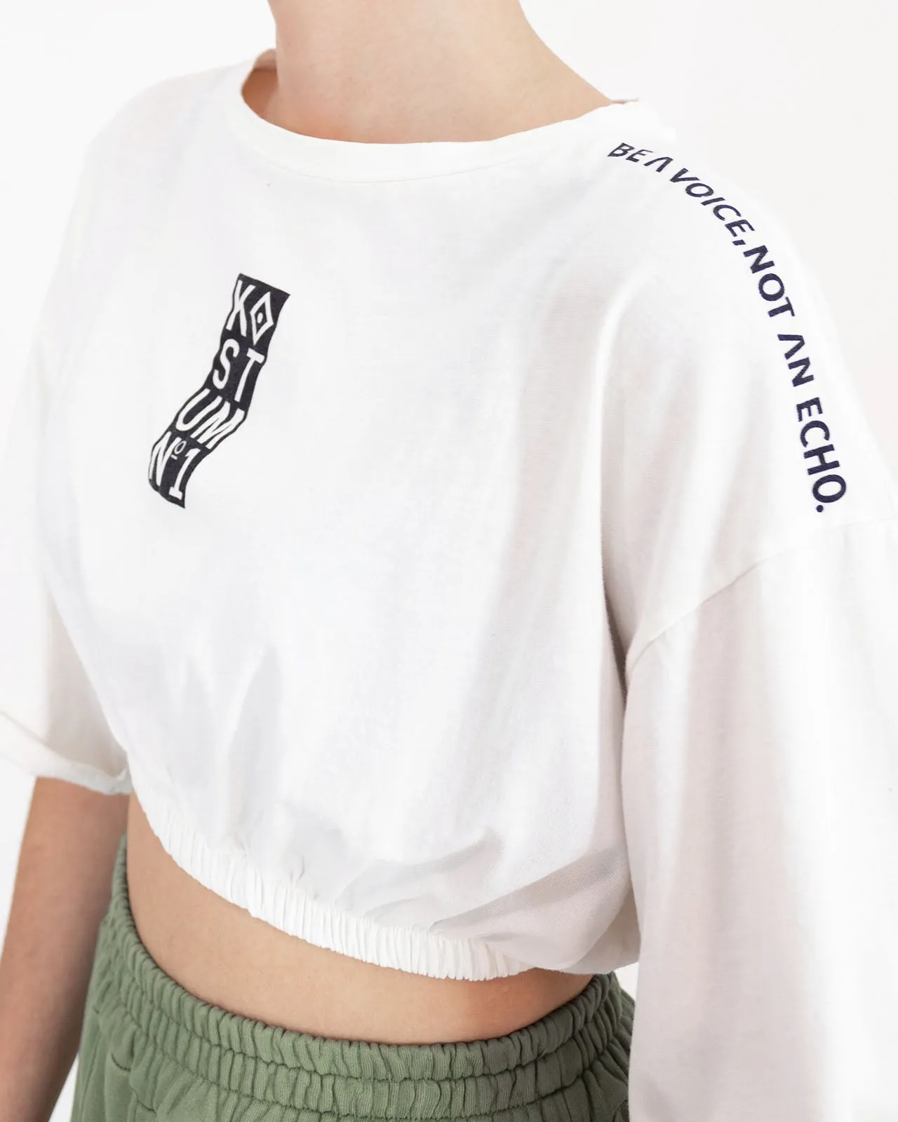 T-shirt crop over